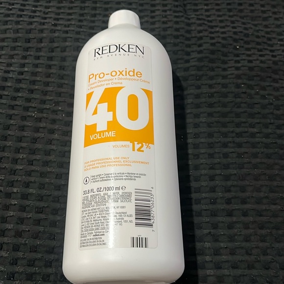 Redken pro-oxide cream hair color developer 40 Volume 12% 33.8fl oz - Picture 1 of 5